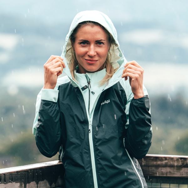 Jak správně vybrat oblečení pro běh v dešti?